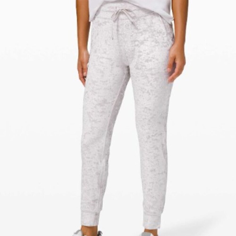 Lululemon Ready to Crush Jogger, Chrome, Size 6